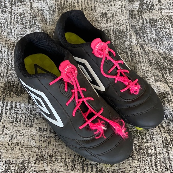 Umbro Other - Umbro Kids Soccer Cleats size 1